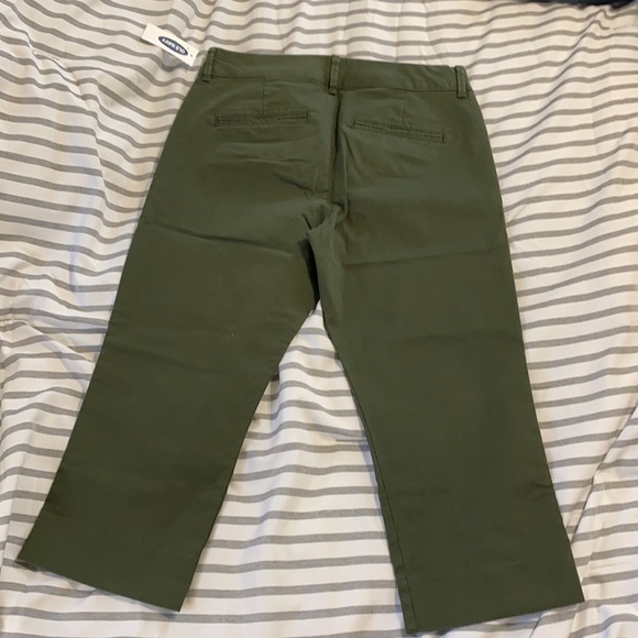 Old Navy mid rise pixie crop pant - Picture 3 of 5